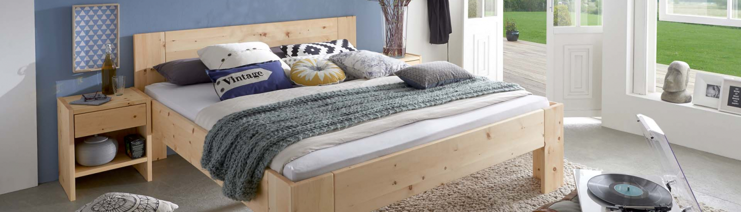 Bett "Fiori" aus Zirbenholz